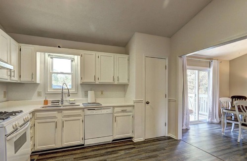Woodstock House | Charming 3BR Station Home - Fast WiFi, Deck & Parking!