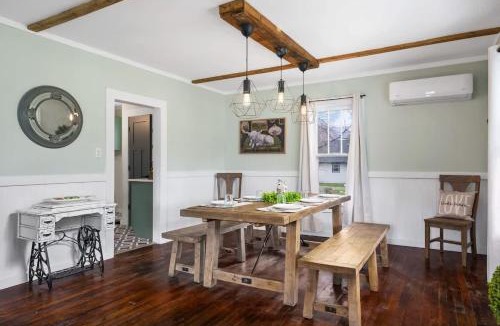 Mountain City House | Charming 4 bedroom farmhouse with large backyard for entertaining