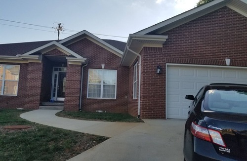 Concord House | Charming 4-bedroom house with AC, WiFi in brilliant Knoxville