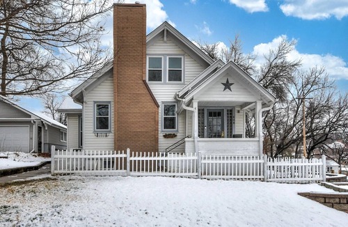 Glenwood House | Charming 4-bedroom House, Full Amenities, Entertainment, Pet & Family Friendly