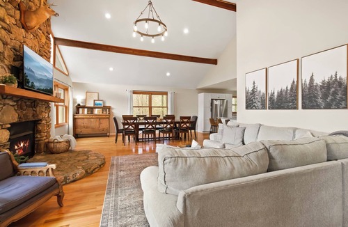 Charter Hills House | Charming 5-bedroom house with AC in Beech Mountain