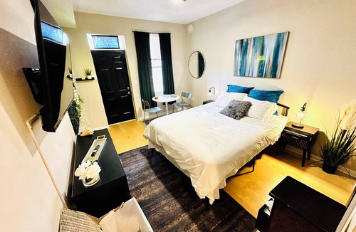 Highlandtown House | Charming 5 Star Private Room in Safe Neighborhood! MUST SEE!