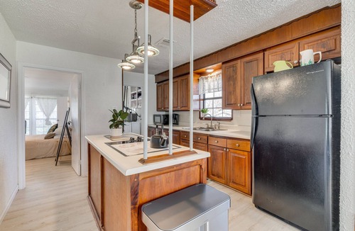West Oak Hill House | Charming Austin Home on 2 Acres: BBQ & Yard!