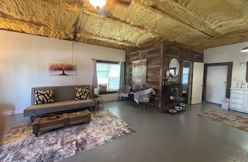 Hamilton House | Charming barndominium in Hamilton perfect for a relaxing getaway.