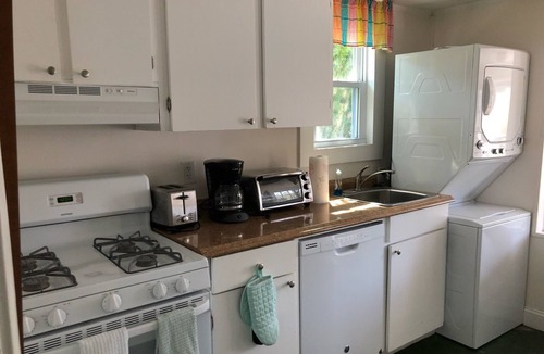 Avon Cottage | Charming Bay Head Waterfront Cottage with Yard: Easy Walk to Beach & Town