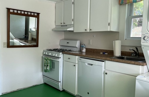 Avon Cottage | Charming Bay Head Waterfront Cottage with Yard: Easy Walk to Beach & Town