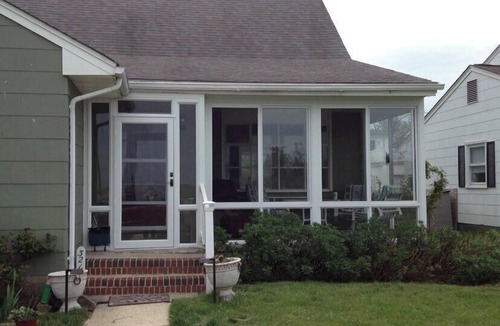 Gold Coast Cottage | "Charming Bayfront Cottage Sleeps 6, Pet-Friendly, Breathtaking Views!"