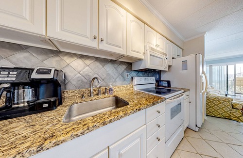 Midtown Ocean City Condo | Charming Beach Condo w/Free WiFi, a Full Kitchen, Balcony, & a Shared Pool