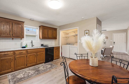 Belmont Historic District House | Charming Belmont Bungalow - 5 Min Walk to Downtown