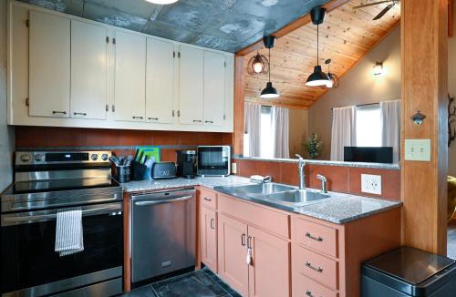 Benson House | Charming Benson Home - Sleeps 5 Hot Tub!