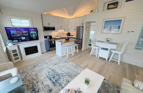 Stone Harbor House | CHARMING BOUTIQUE COASTAL COTTAGE - New Build - 2 Blocks From Beach & Bay