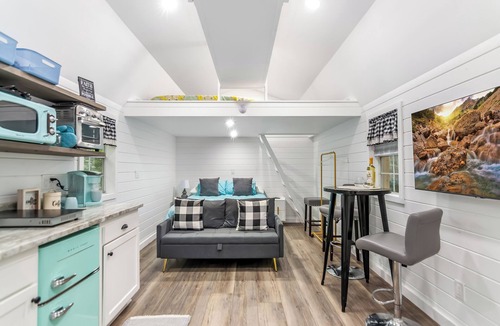 Ellijay House | Charming bungalow Tiny Home, Fire pit, Close to town, Dog Friendly, Mountain Air