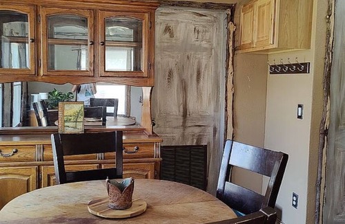 Hico Cabin | Charming cabin in Hico with AC - perfect for a cozy getaway