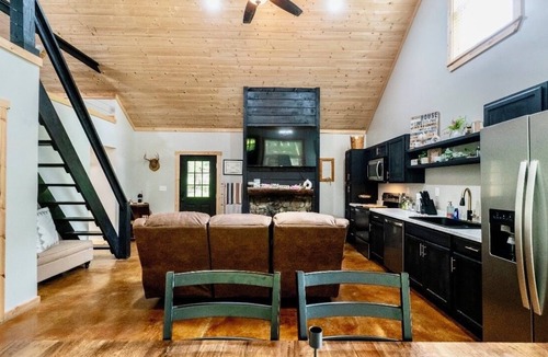 Mentone Cabin | Charming Cabin in Midtown Mentone