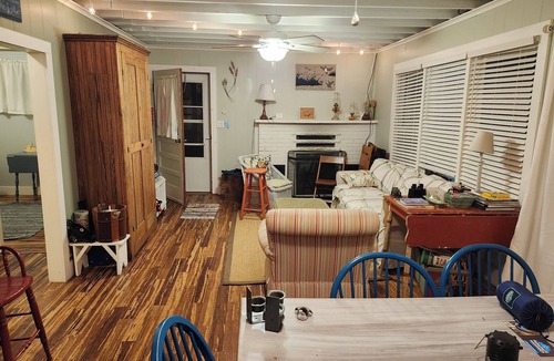 Delton Cottage | Charming Cabin w/AC on private lake, tucked away between Delton and Hastings