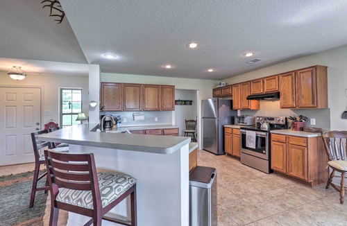 Cameron House | Charming Cameron Farm Retreat ~ 41 Mi to TAMU