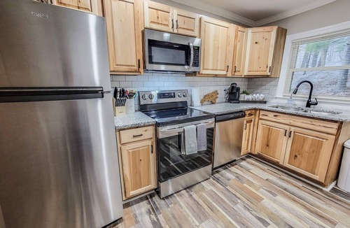 West Jefferson Condo | Charming condo w/Stunning Mountain Views near Downtown WJ