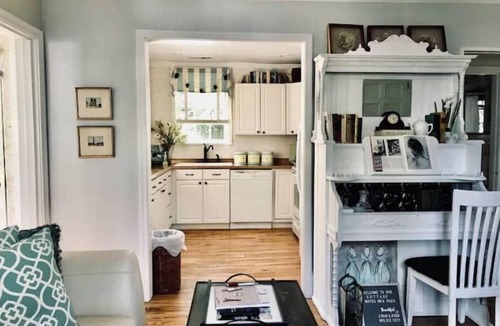 Columbia Cottage | Charming cottage in great neighborhood.close to downtown, fort and university