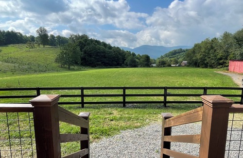 Mountain City Cottage | Charming cottage in the gorgeous Smoky Mountains