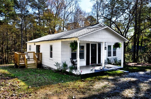 Dallas House | Charming Country Cottage Retreat - Walking distance to Downtown