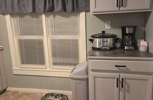 Atlanta House | Charming Cozy Cottage: 2-bedroom house with WiFi, AC in delightful Atlanta