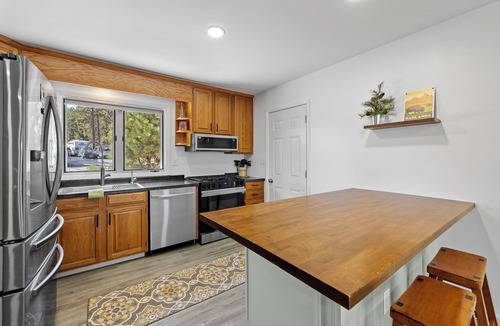 Custer House | Charming Custer Pines with Hot Tub & Pet Friendly