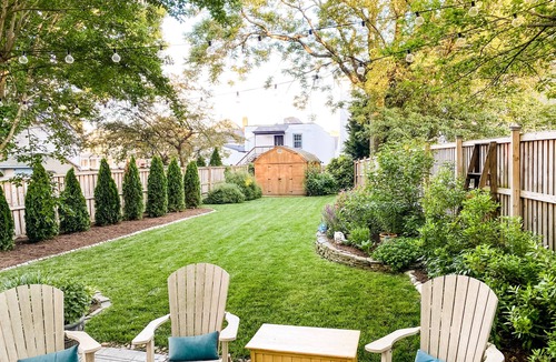 Annapolis House | *Charming Downtown Oasis!* Private Parking, Patio & Yard! Walk Everywhere.