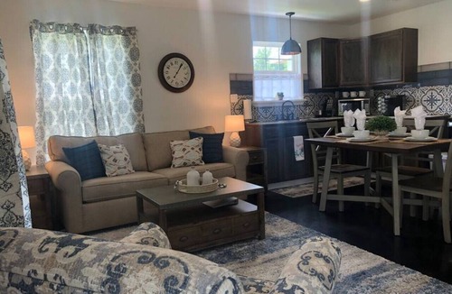 Checotah House | Charming Duplex for Two- FREE WiFi, washer/dryer