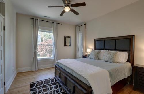 Hannibal House | Charming Escape - Private Hot Tub!