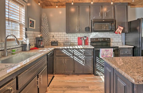 Summerville Cabin | Charming Escape w/ Fire Pit in Summerville!