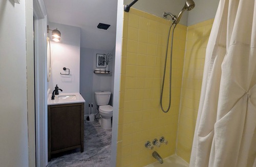 Taneytown House | Charming Farmhouse Getaway With Stunning Mountain Views, Near Gettysburg