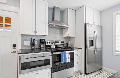 Gardens Apartment | Charming Garden District Escape! Walk to Beach