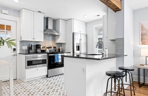 Gardens Apartment | Charming Garden District Escape! Walk to Beach