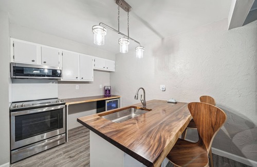 Stillwater House | Charming Group Getaway Near Downtown Stillwater- 6 Bedroom Accessible Rental