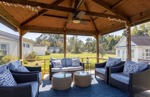 Deltaville Cottage | Charming Guest Cottage on Jackson Creek w/kayaks and bikes available!