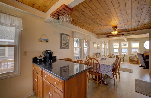 Goshen House | Charming house on the Delaware Bay in delightful Reeds Beach with AC, WiFi