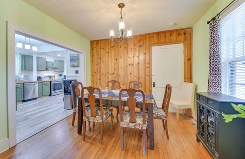 Hampton House | Charming Hampton Home ~ 7 Mi to Buckroe Beach!