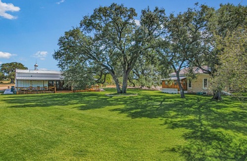 Lampasas Cottage | Charming Historic Cottage on 20-Acre Historic Texas Retreat