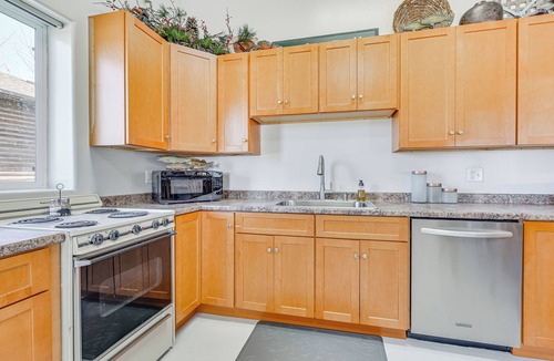 Ellston House | Charming Iowa Home: 1 Mi to Golf