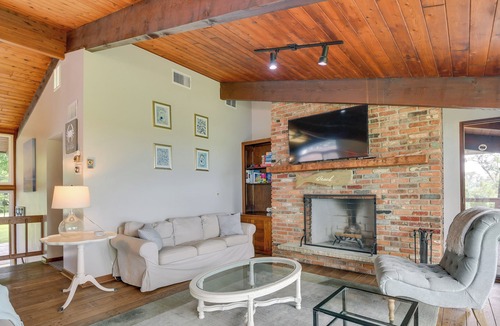 Stevensville House | Charming Kent Island Getaway w/ Private Beach