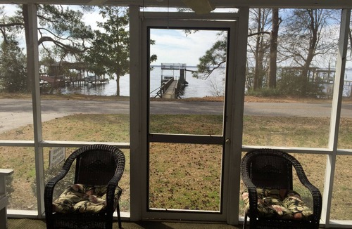 Lake Waccamaw House | Charming Lakefront Retreat! Beautiful Sunset Views!