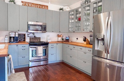 Ashville Cottage | Charming Lakeside Cottage on Golden Pond