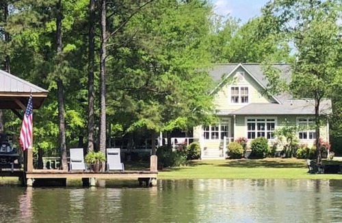 Ashville Cottage | Charming Lakeside Cottage on Golden Pond