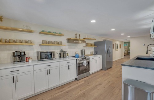Manning House | Charming Main House and Cottage with Fuse Ball