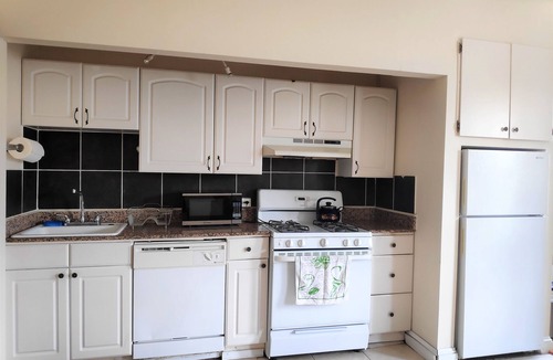 Bolton Hill Apartment | Charming Nest Atop Bolton Hill Brownstone w/Parking & Free Wifi