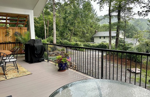 Saluda Cottage | Charming New Cottage 1 block to Historic Downtown Saluda Walk to Shops & Dining