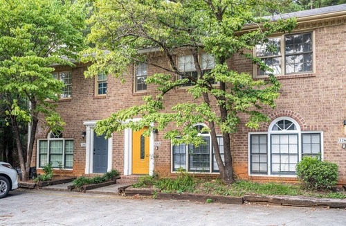 Norcross Condo | Charming Norcross Townhouse! Quiet & Convenient Stay