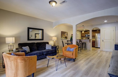 West Plaza Condo | Charming Plaza 2-bedroom condo in delightful Kansas City.