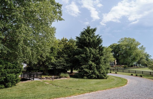Warrenton Apartment | Charming Presidential Suite Loft with kitchen - The Inn at Black Horse Manor