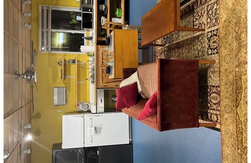 Fairfax Station Cottage | Charming private cottage w/parking, WiFi, AC, heat, full bed, deck, kitchenette